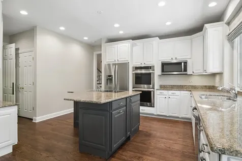 672 South Balmoral Court Lake Forest IL 60045