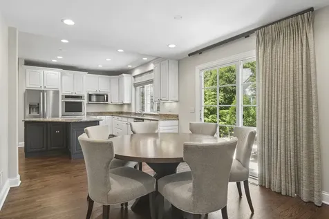 672 South Balmoral Court Lake Forest IL 60045