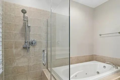 672 South Balmoral Court Lake Forest IL 60045
