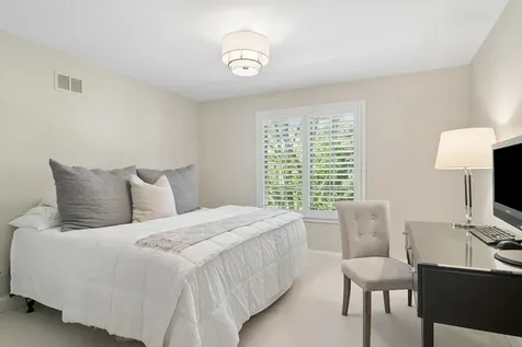 672 South Balmoral Court Lake Forest IL 60045