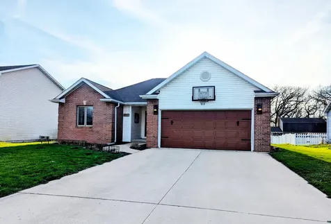 205 South Hossack Street Seneca IL 61360