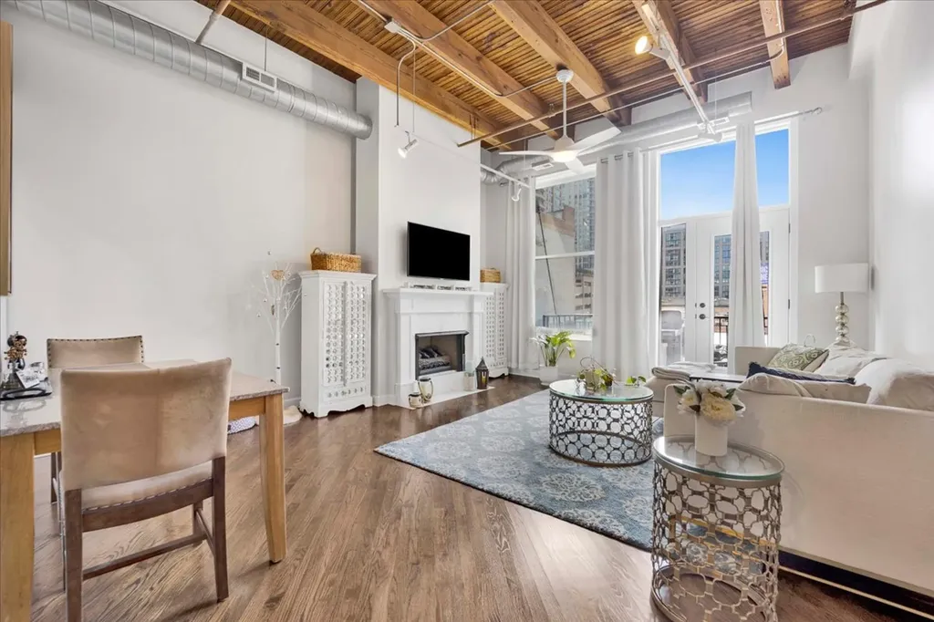 616 West Fulton Street Chicago IL 60661