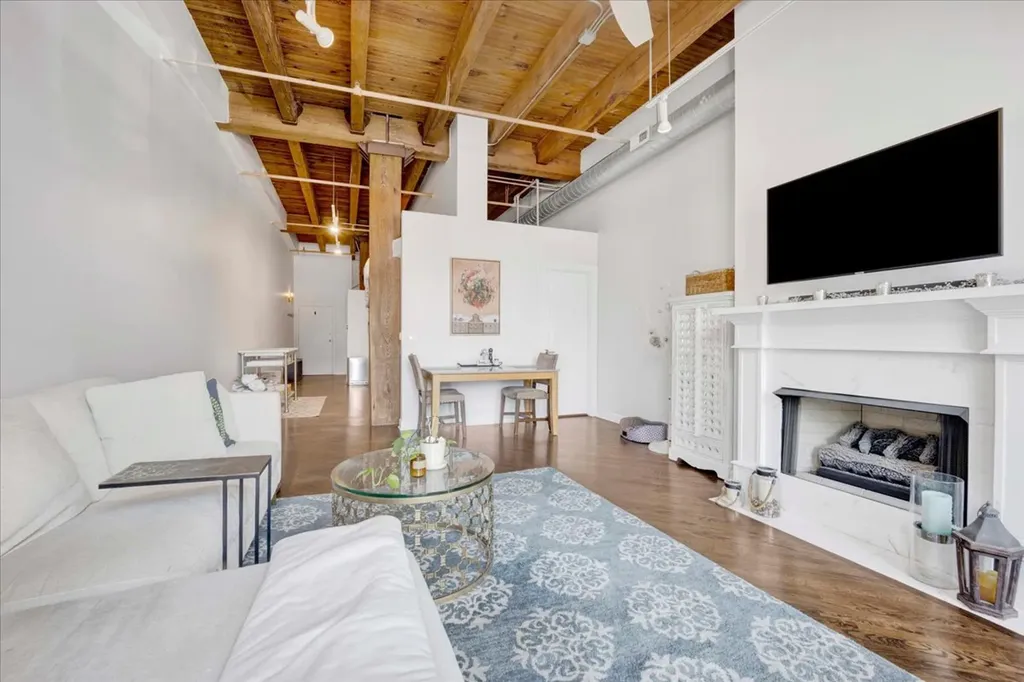 616 West Fulton Street Chicago IL 60661