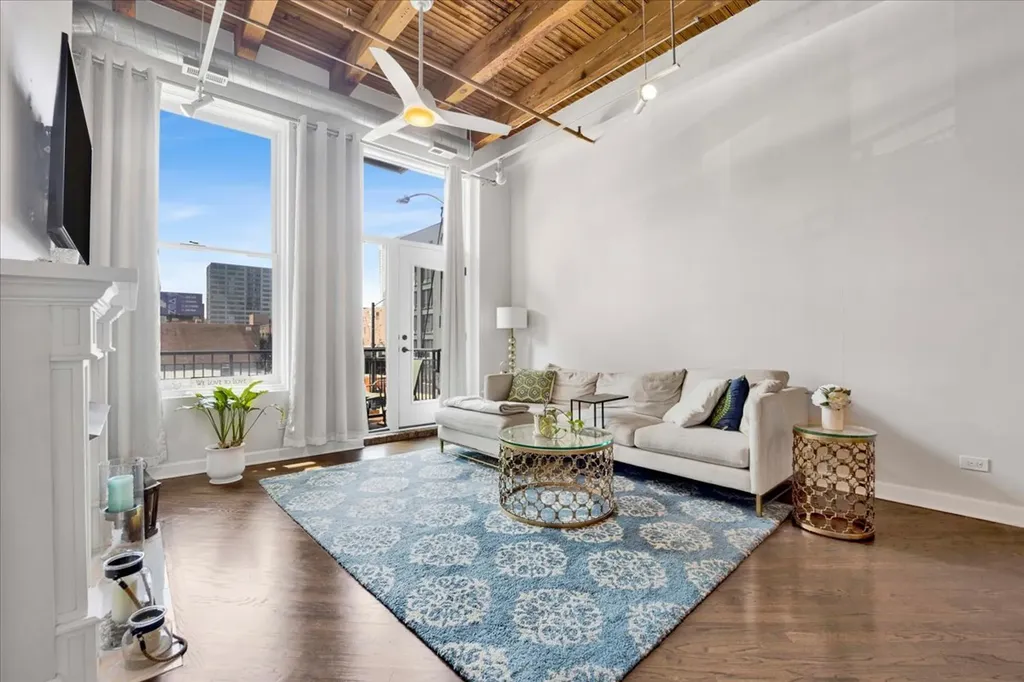 616 West Fulton Street Chicago IL 60661