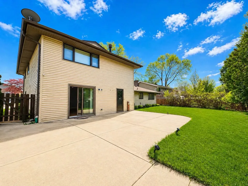 1106 Westfield Lane Schaumburg IL 60193