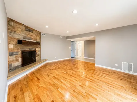 1106 Westfield Lane Schaumburg IL 60193