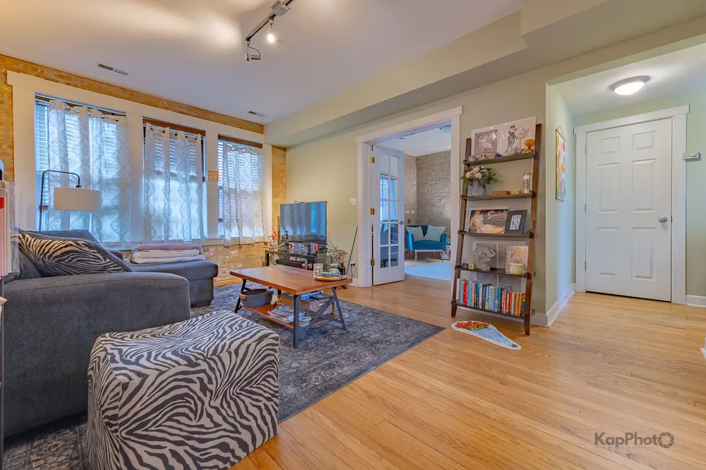 5913 North Paulina Street Chicago IL 60660