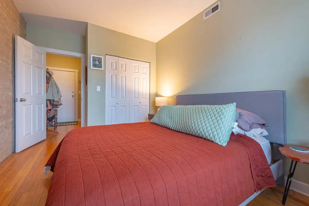 5913 North Paulina Street Chicago IL 60660