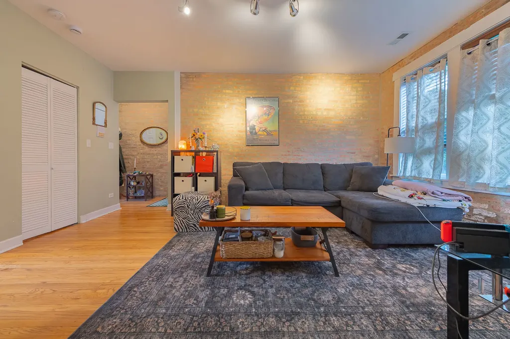 5913 North Paulina Street Chicago IL 60660