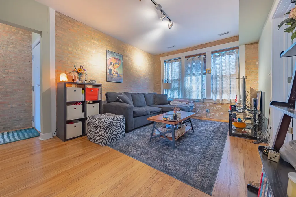 5913 North Paulina Street Chicago IL 60660