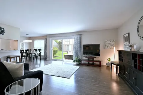 1475 Garnet Circle Hoffman Estates IL 60192