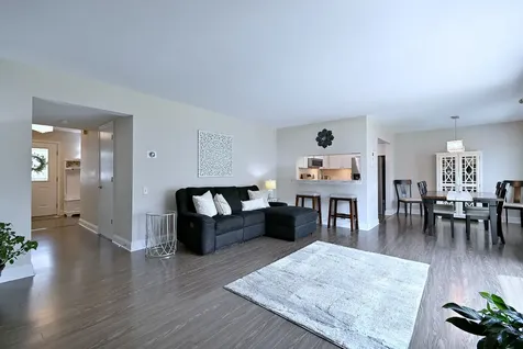 1475 Garnet Circle Hoffman Estates IL 60192