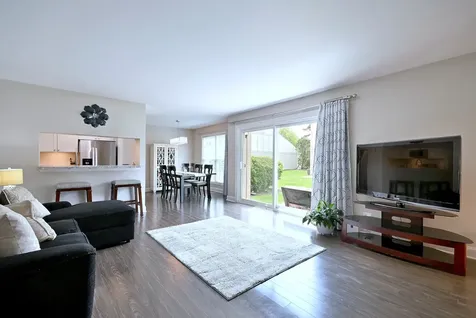 1475 Garnet Circle Hoffman Estates IL 60192
