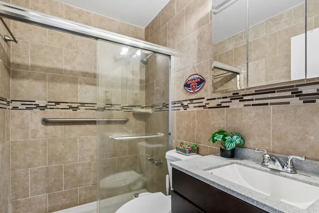 5918 North Kenmore Avenue Chicago IL 60660