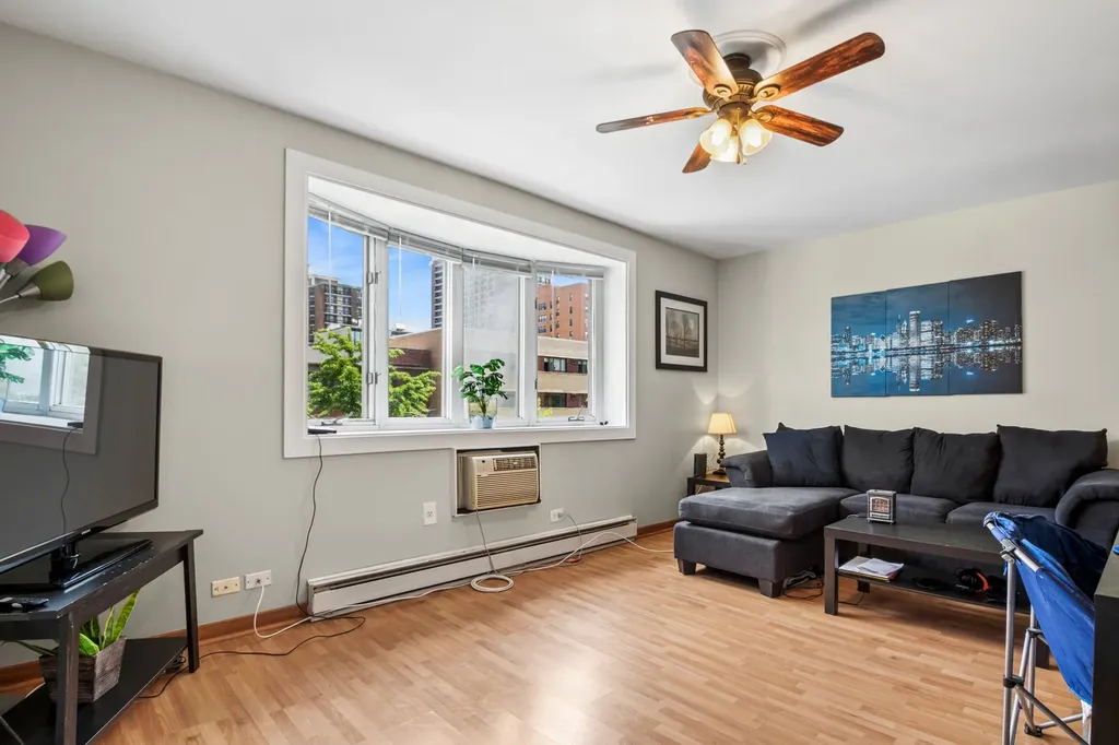 5918 North Kenmore Avenue Chicago IL 60660