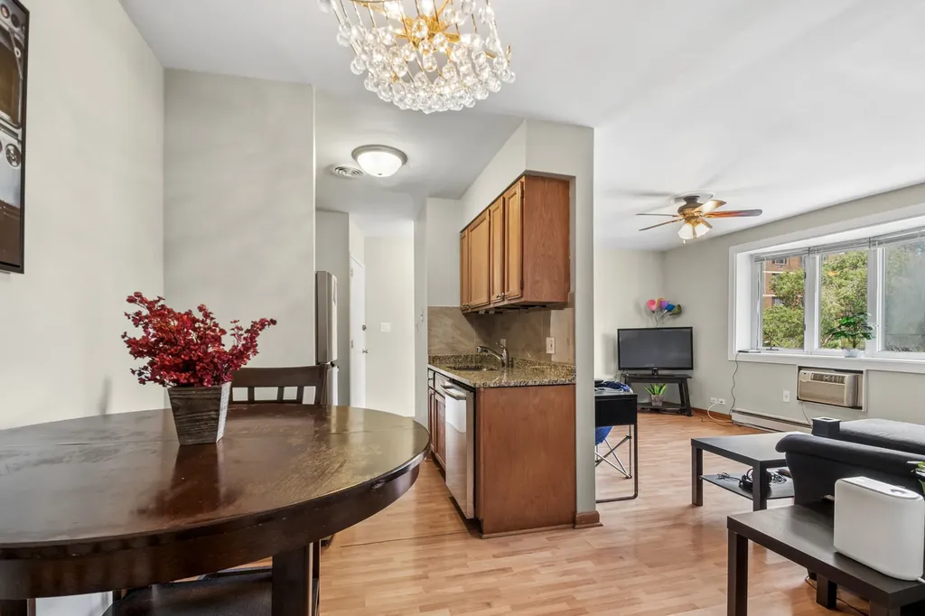 5918 North Kenmore Avenue Chicago IL 60660