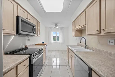 9346 Landings Lane Des Plaines IL 60016