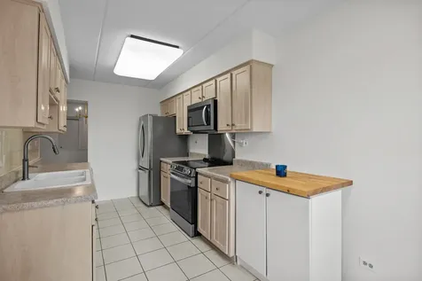 9346 Landings Lane Des Plaines IL 60016