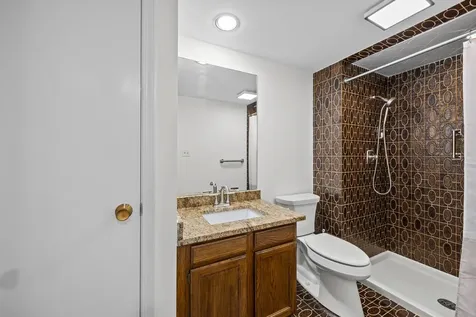 9346 Landings Lane Des Plaines IL 60016