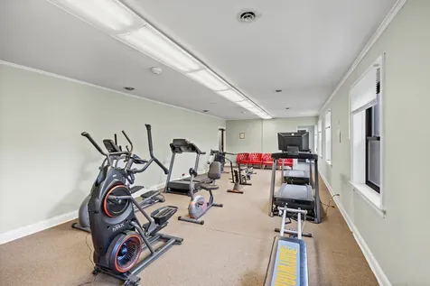 9346 Landings Lane Des Plaines IL 60016