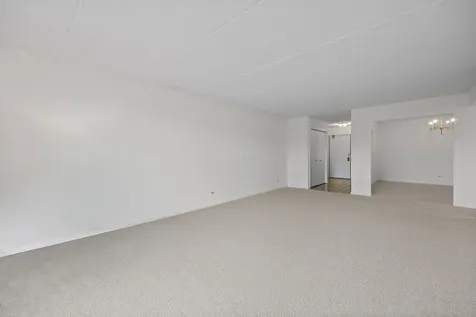 9346 Landings Lane Des Plaines IL 60016