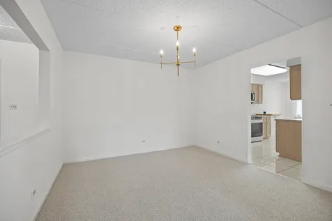9346 Landings Lane Des Plaines IL 60016