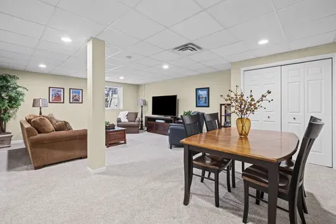 184 Red Top Drive Libertyville IL 60048