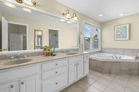 184 Red Top Drive Libertyville IL 60048