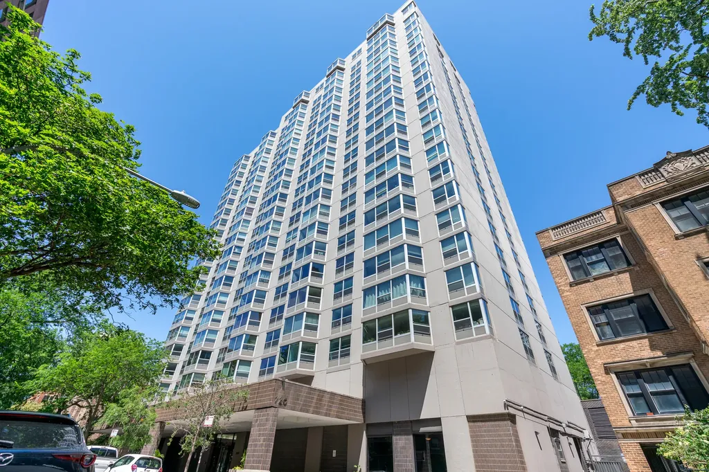 720 West Gordon Terrace Chicago IL 60613