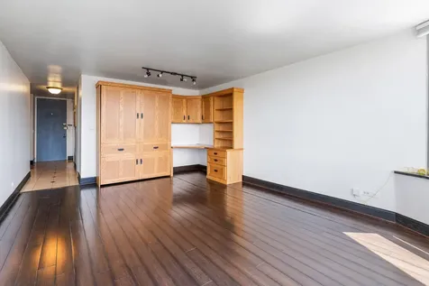 720 West Gordon Terrace Chicago IL 60613