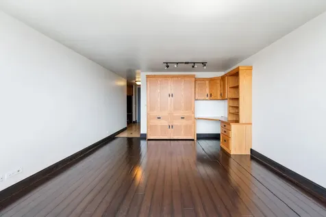 720 West Gordon Terrace Chicago IL 60613