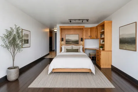 720 West Gordon Terrace Chicago IL 60613