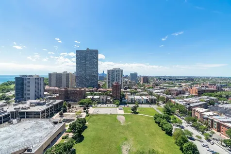 720 West Gordon Terrace Chicago IL 60613