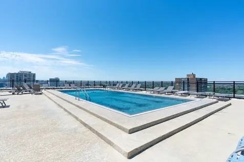 720 West Gordon Terrace Chicago IL 60613