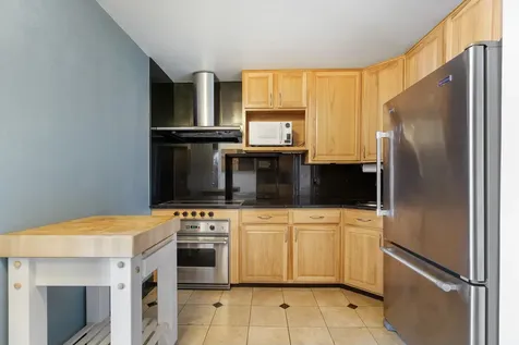 720 West Gordon Terrace Chicago IL 60613