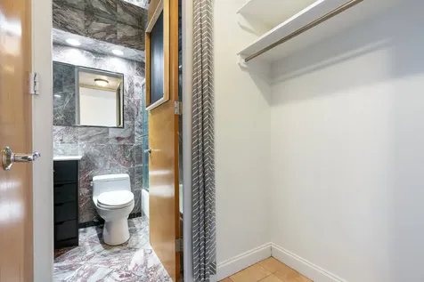 720 West Gordon Terrace Chicago IL 60613