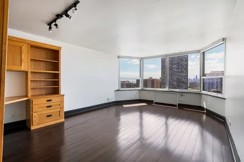 720 West Gordon Terrace Chicago IL 60613