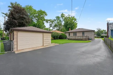 18338 Ridgewood Avenue Lansing IL 60438