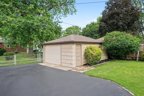 18338 Ridgewood Avenue Lansing IL 60438