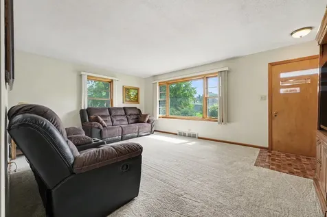 18338 Ridgewood Avenue Lansing IL 60438