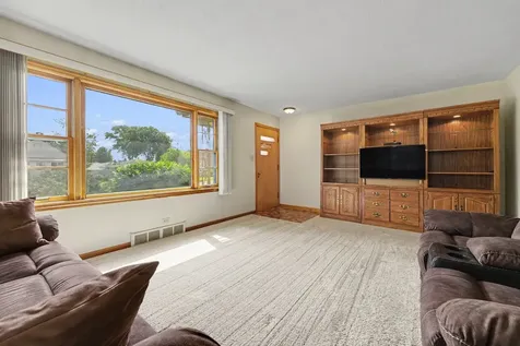 18338 Ridgewood Avenue Lansing IL 60438