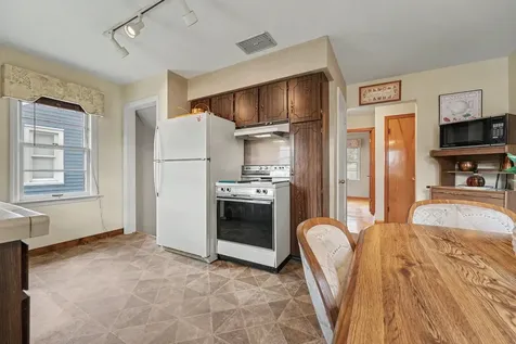 18338 Ridgewood Avenue Lansing IL 60438