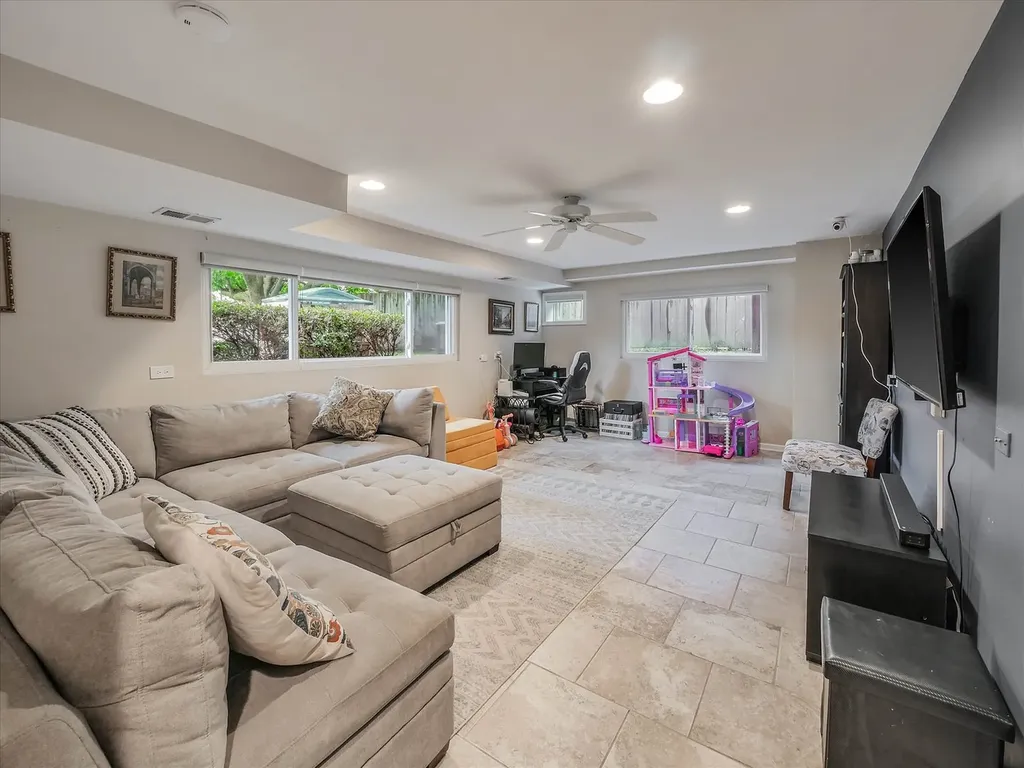 410 East Huntington Lane Elmhurst IL 60126