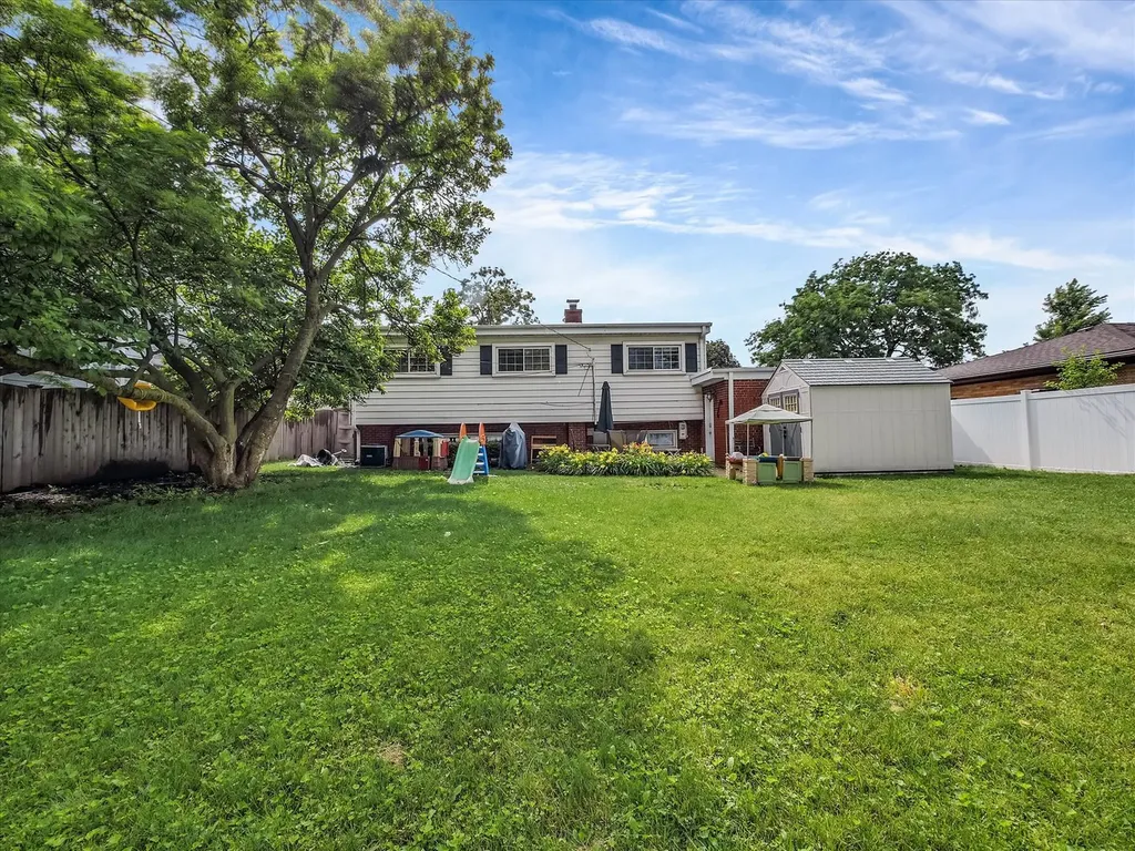 410 East Huntington Lane Elmhurst IL 60126