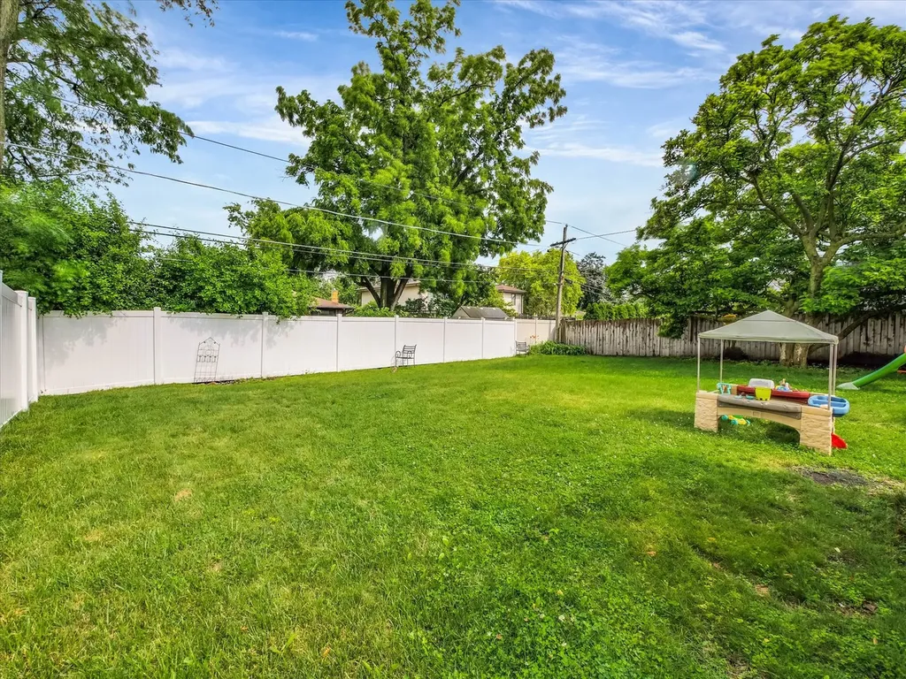 410 East Huntington Lane Elmhurst IL 60126