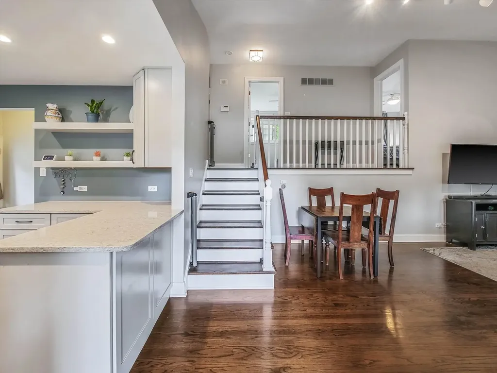 410 East Huntington Lane Elmhurst IL 60126