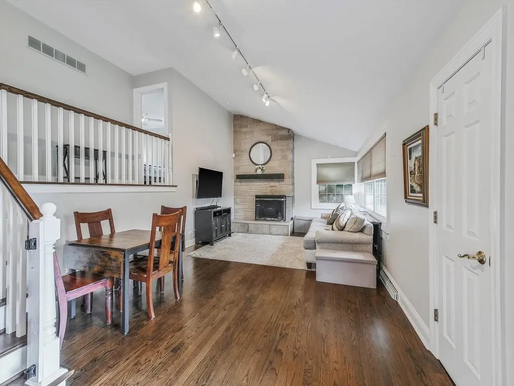 410 East Huntington Lane Elmhurst IL 60126