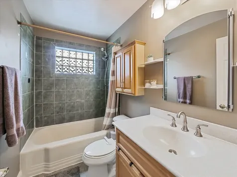 410 East Huntington Lane Elmhurst IL 60126