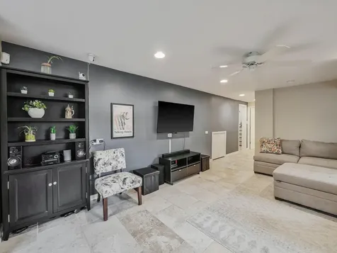 410 East Huntington Lane Elmhurst IL 60126