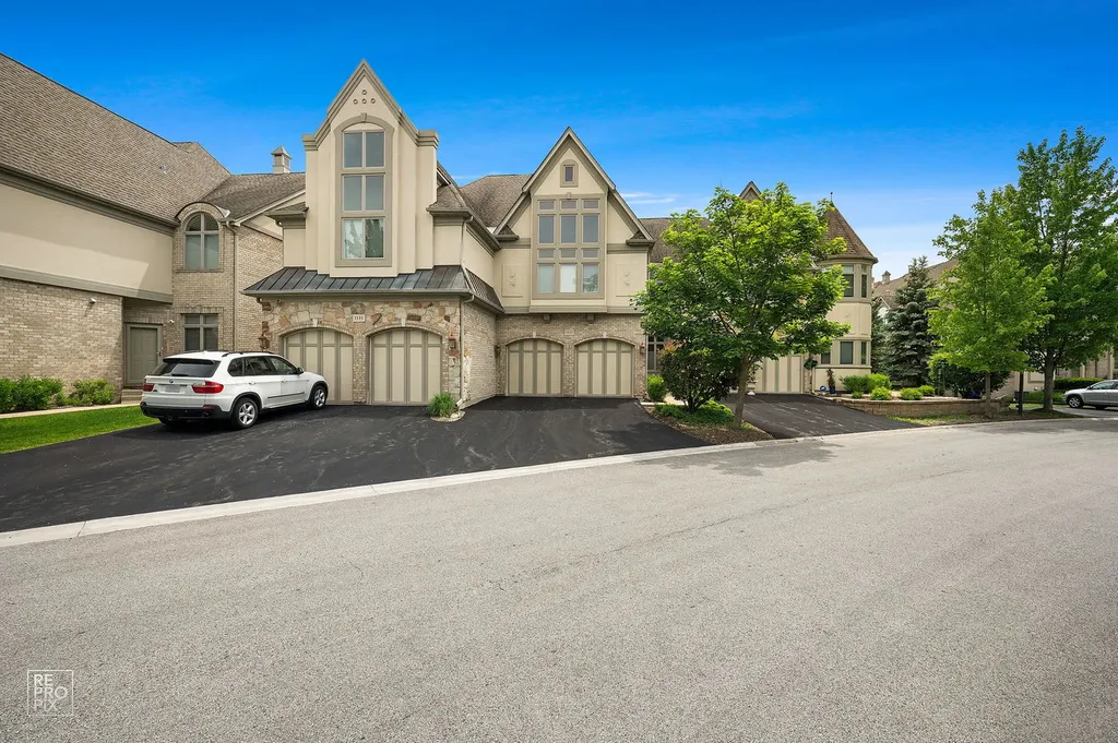 1537 West Rue James Place Palatine IL 60067